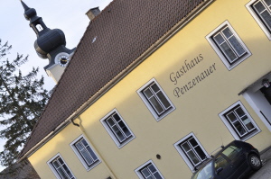 kostenfreier Parkplatz vor Gasthaus Penzenauer